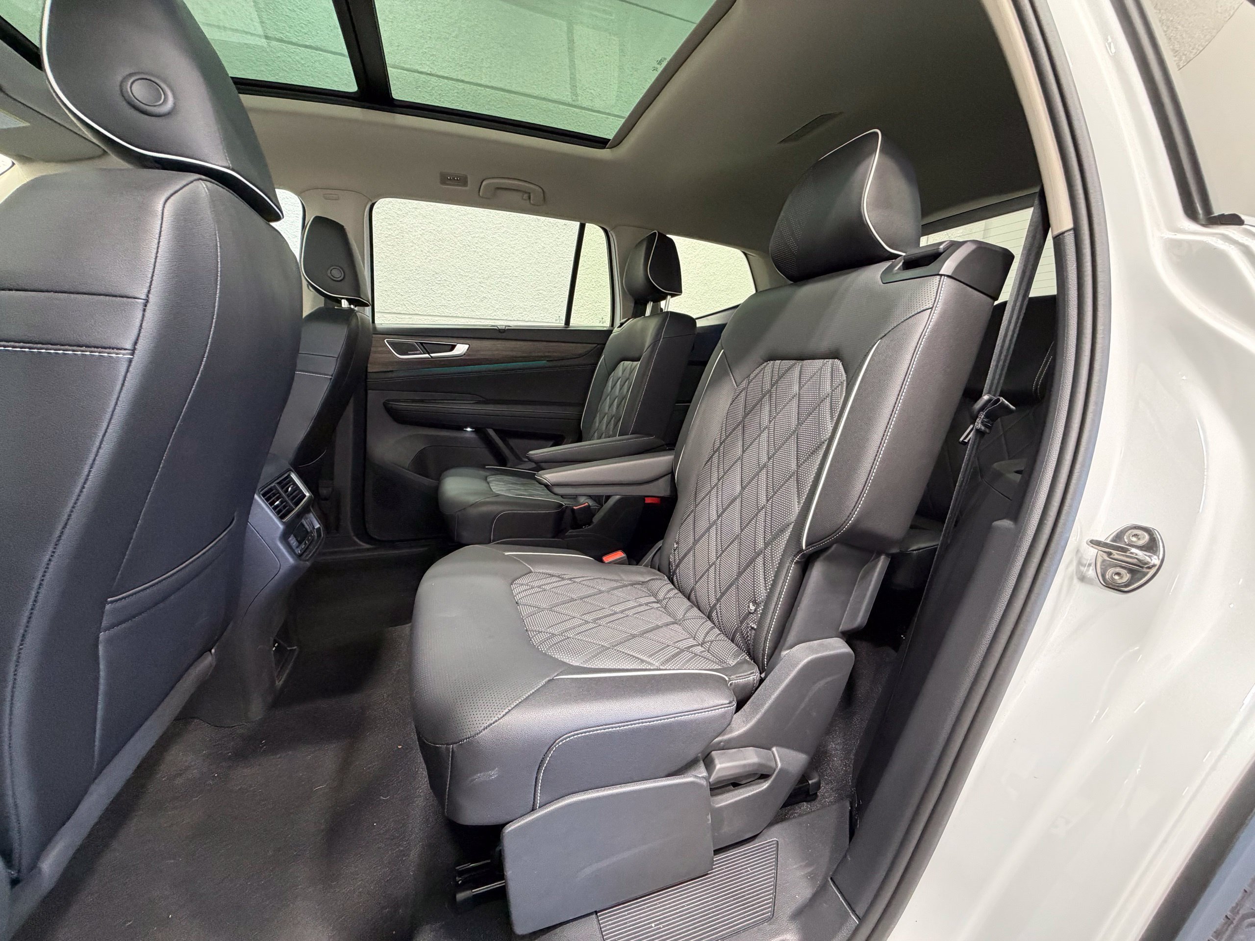 2025 Volkswagen Atlas SEL Premium R-Line - Photo 22