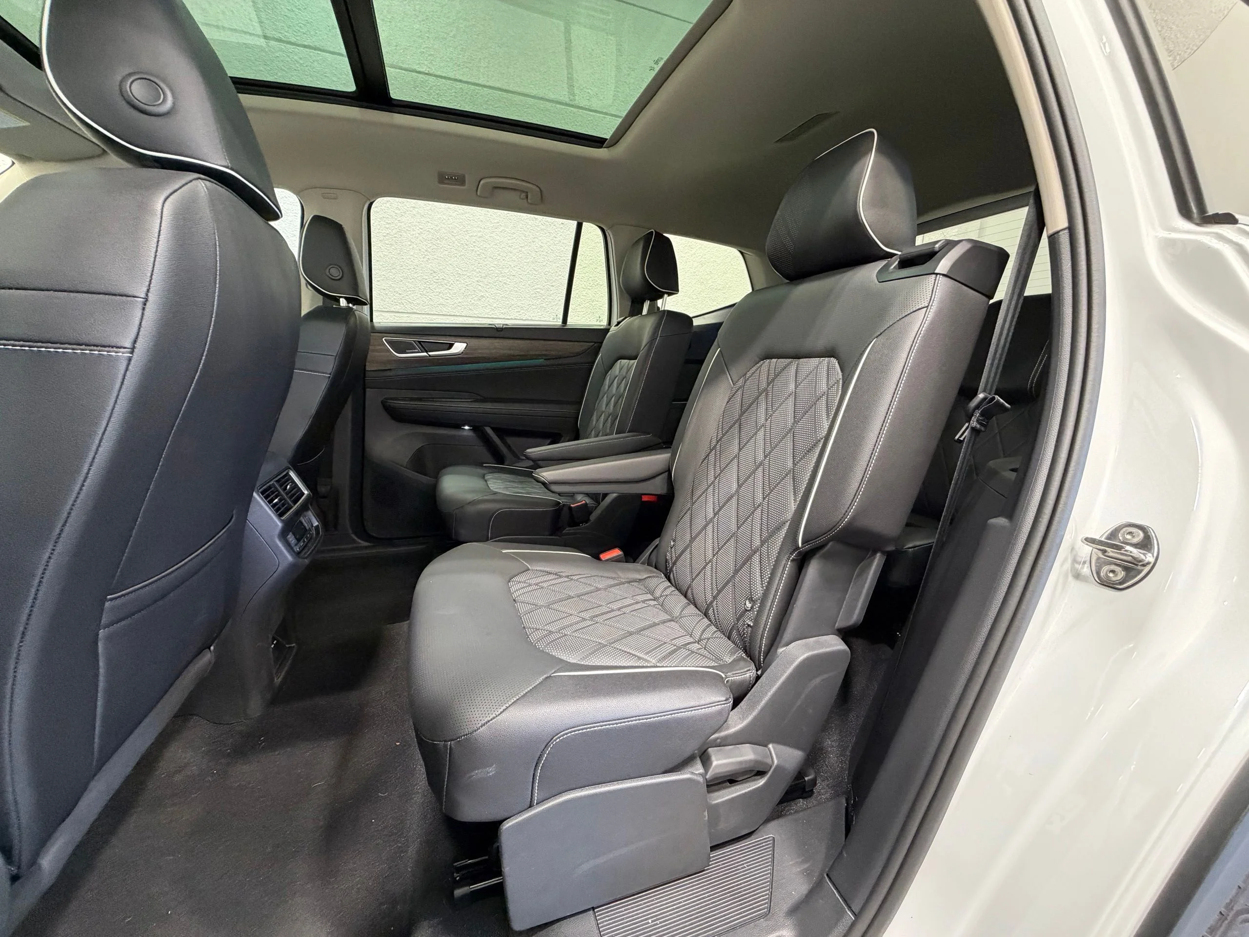 2025 Volkswagen Atlas SEL Premium R-Line - Photo 22