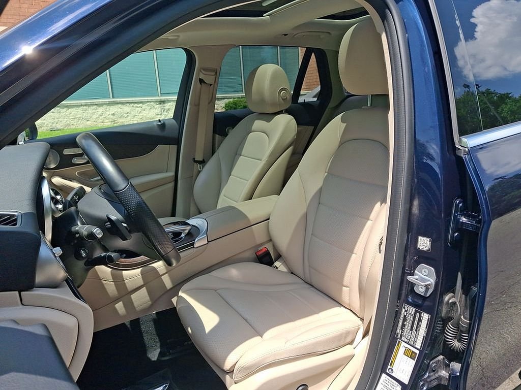 Used 2019  Mercedes-Benz GLC 350e image 13