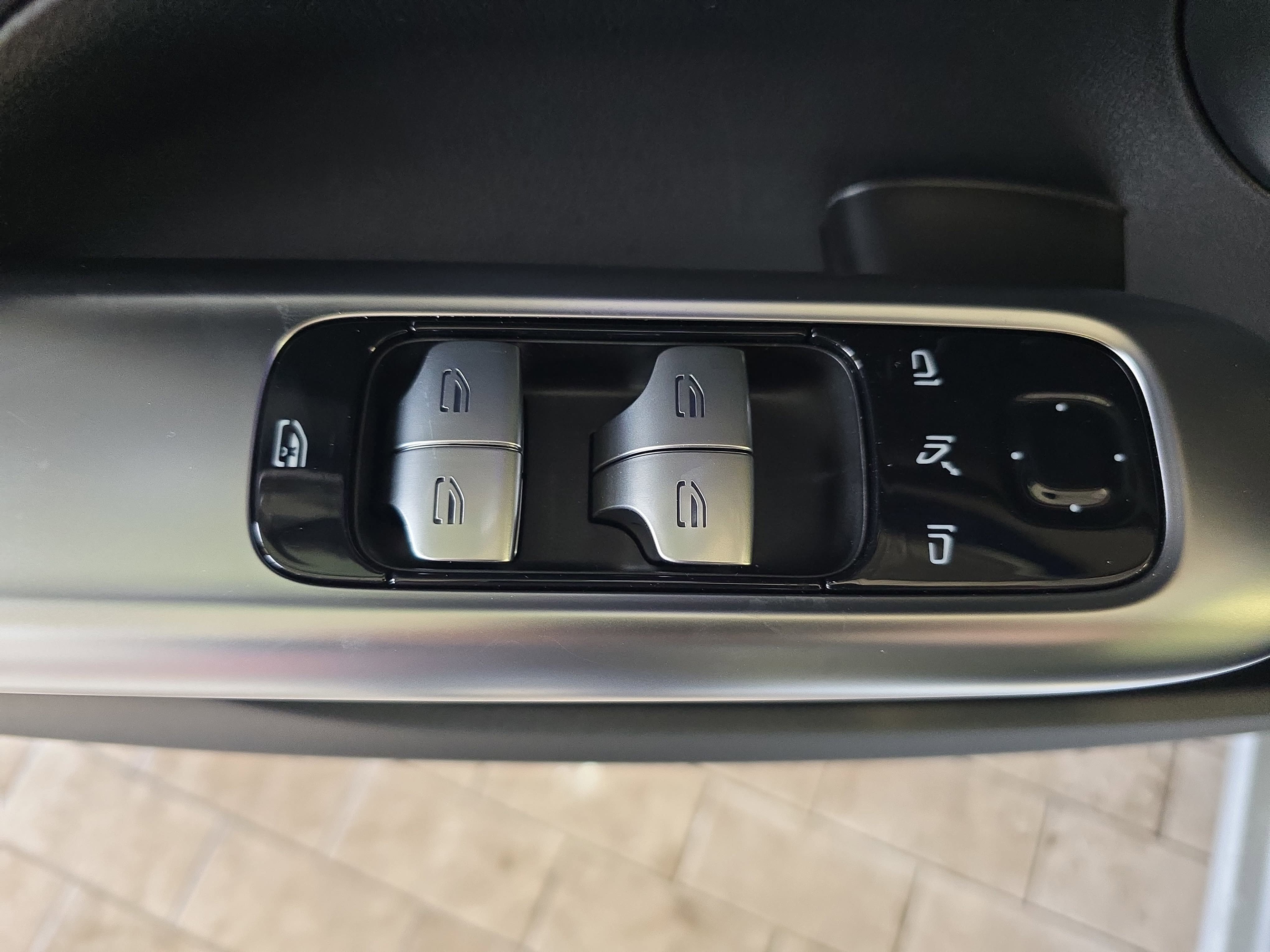 New 2026 MANUFAKTUR Alpine Grey Mercedes-Benz C300 image 28