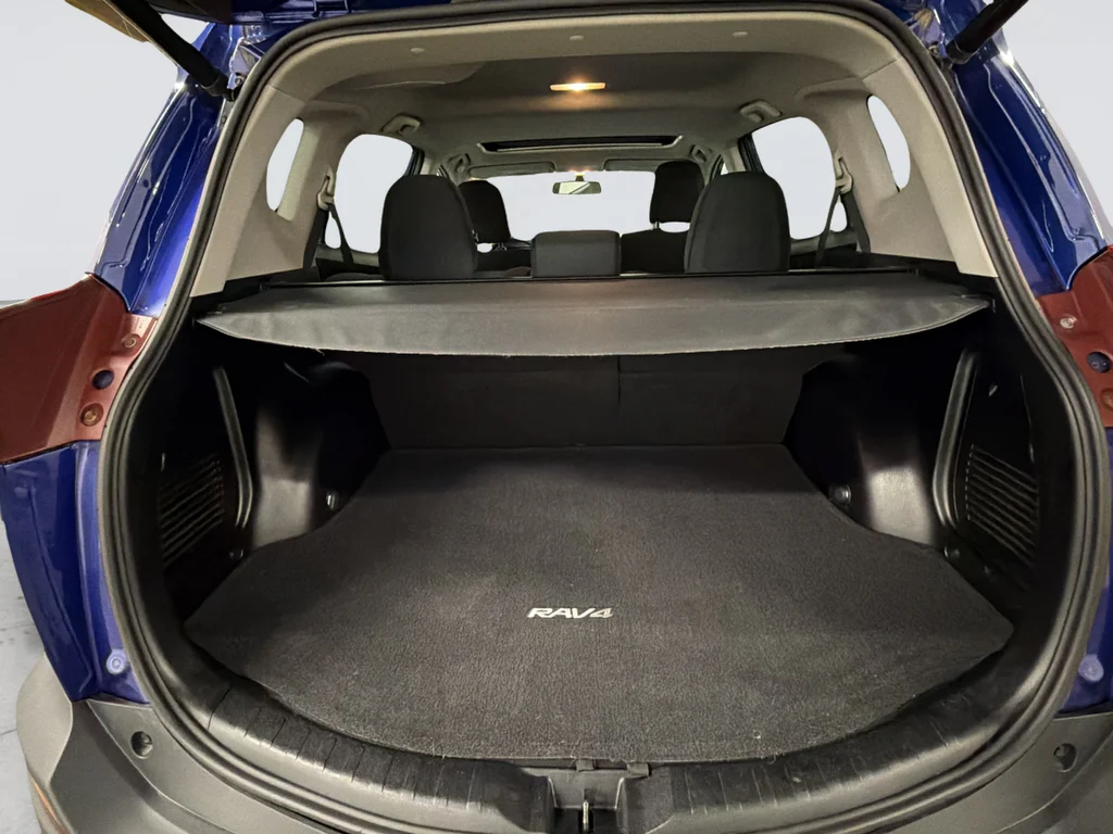 Used 2015 Blue Toyota XLE image 30