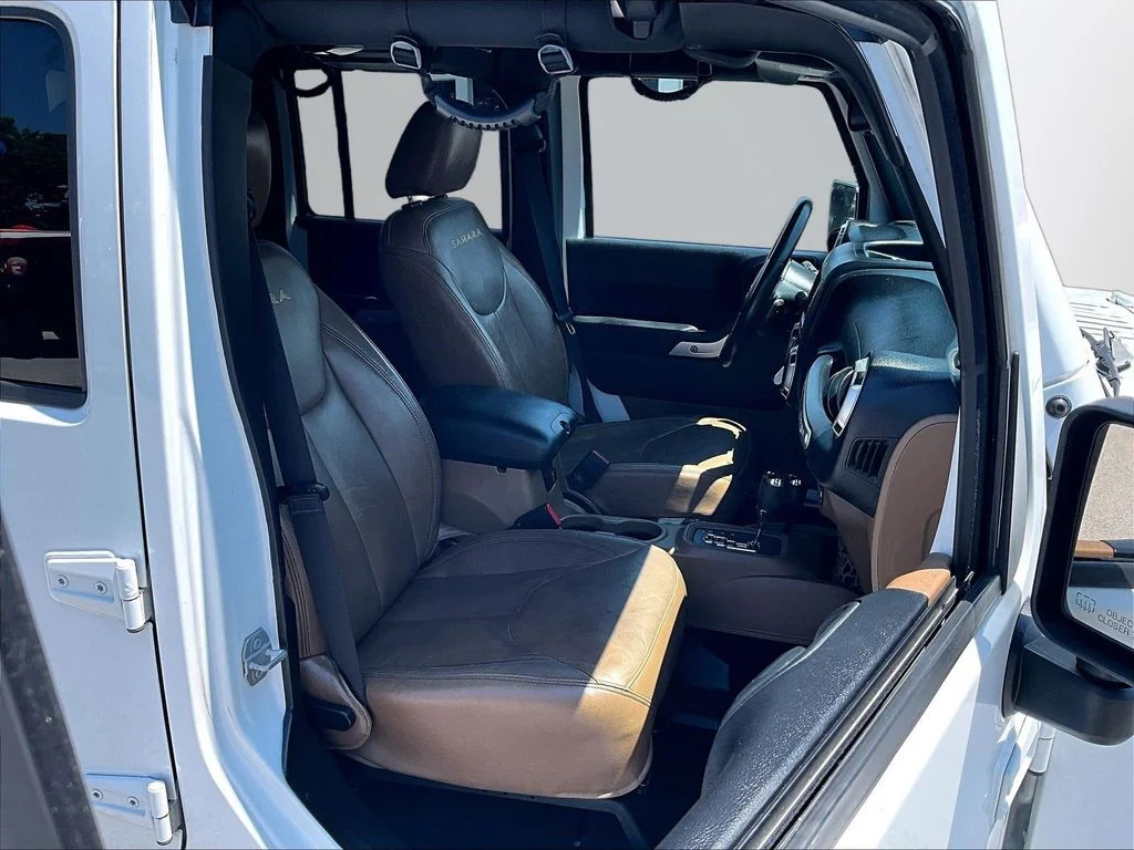 Used 2015 White Jeep Unlimited Sahara image 8