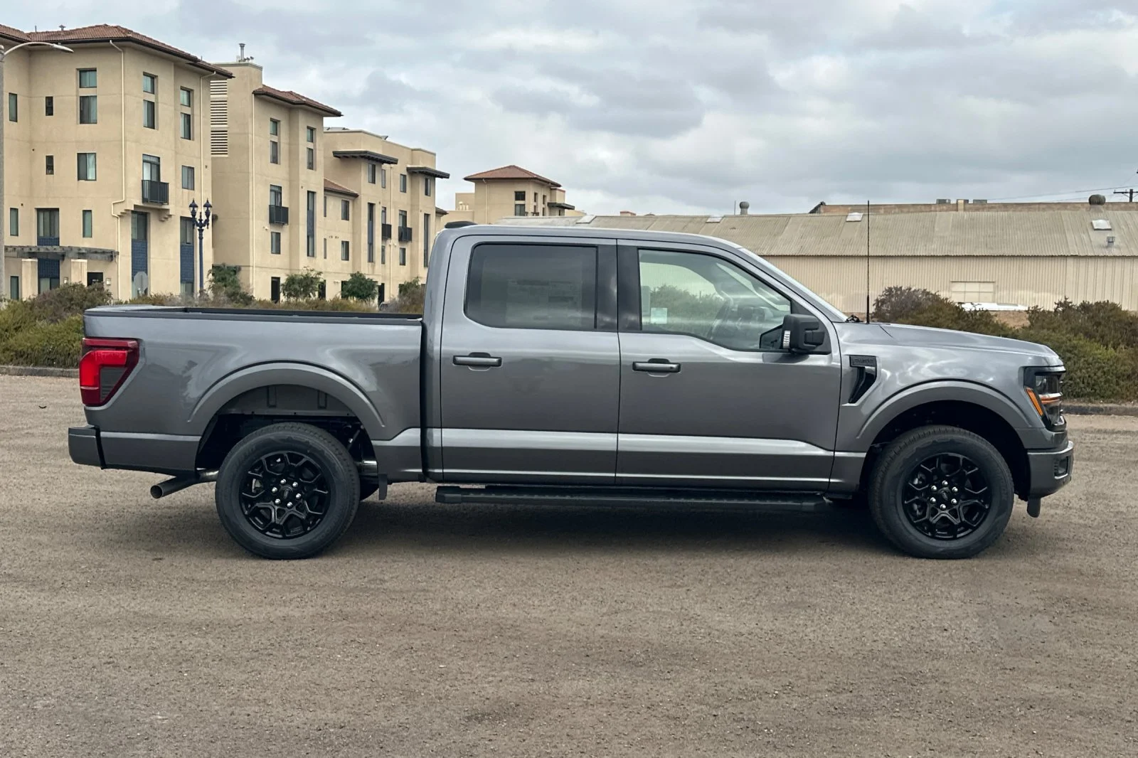 New 2026 Carbonized Gray Metallic Ford XLT image 2