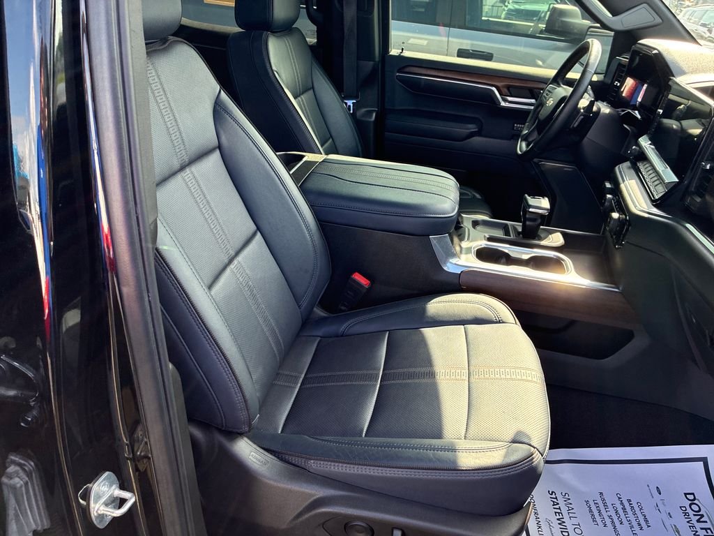 Used 2023 Black Chevrolet High Country image 19