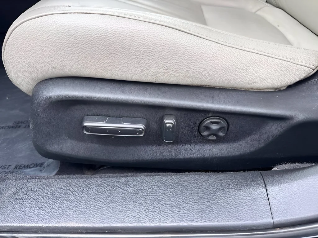 Used 2019  Honda EX image 10