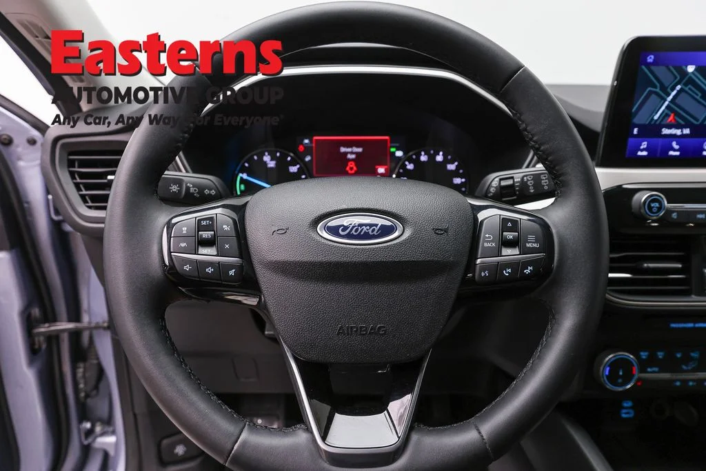 Used 2022 Blue Ford SE image 10
