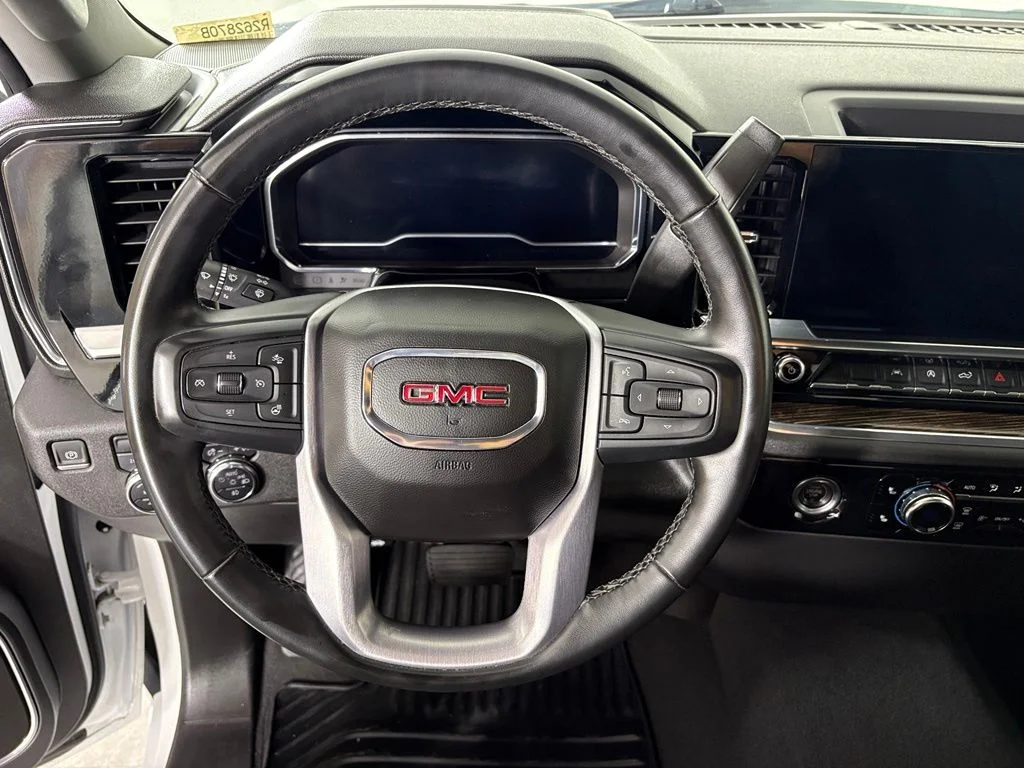 Used 2023 White GMC Elevation image 27
