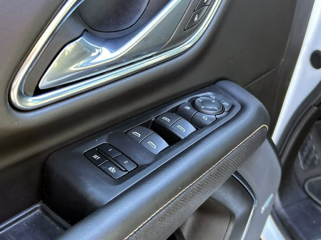 Used 2023 White Frost GMC AT4 image 17