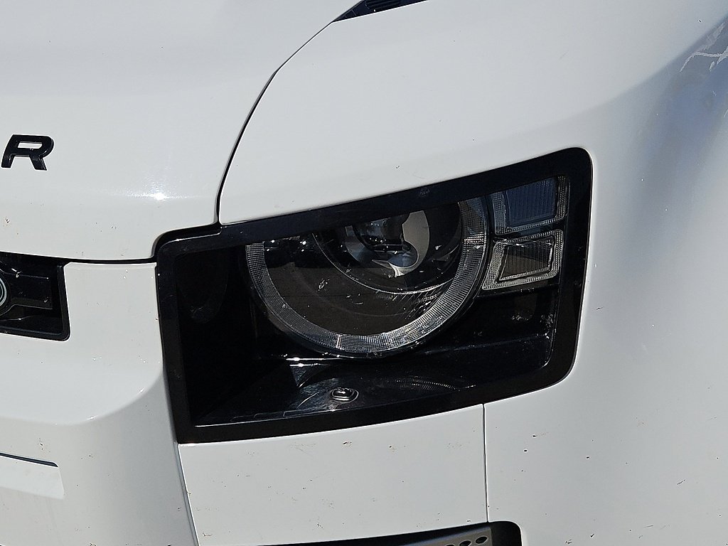 Used 2025  Land Rover 110 P300 S image 4