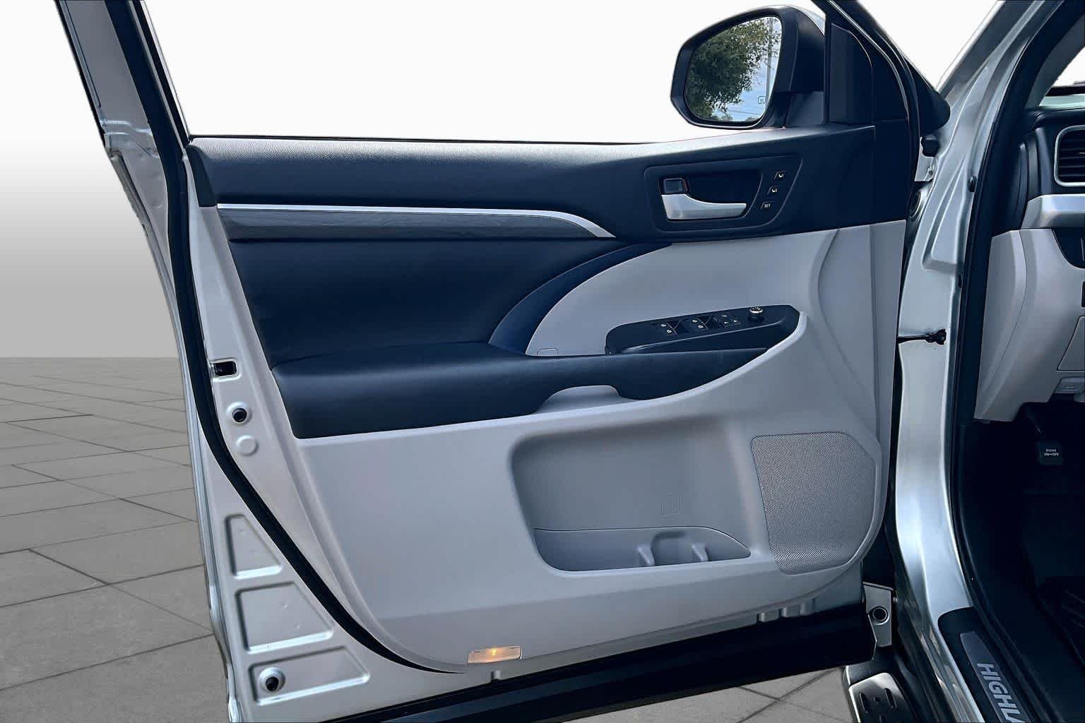 Used 2017 Celestial Silver Metallic Toyota Hybrid Limited Platinum image 21