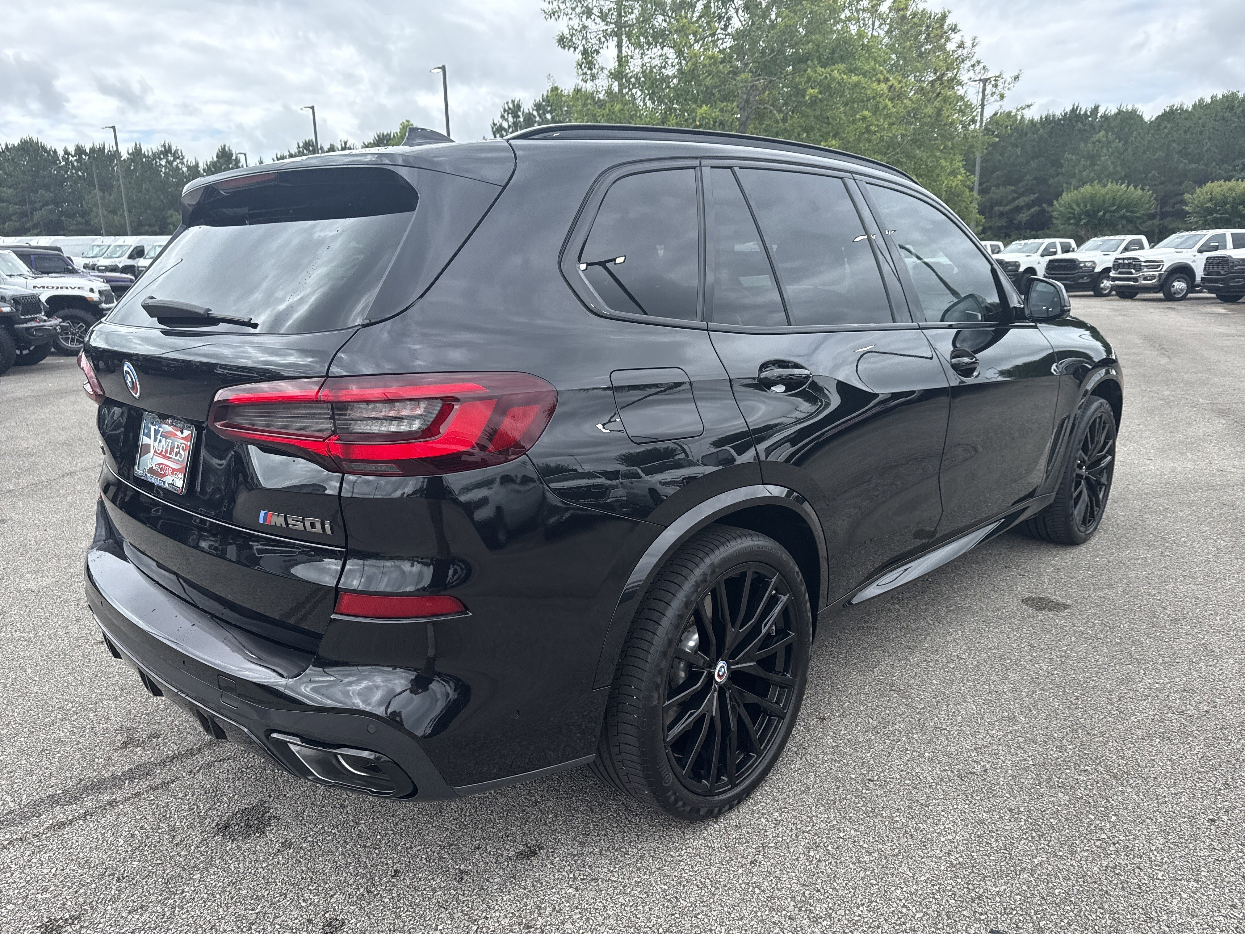 Used 2023 Black Sapphire Metallic BMW M50i image 7