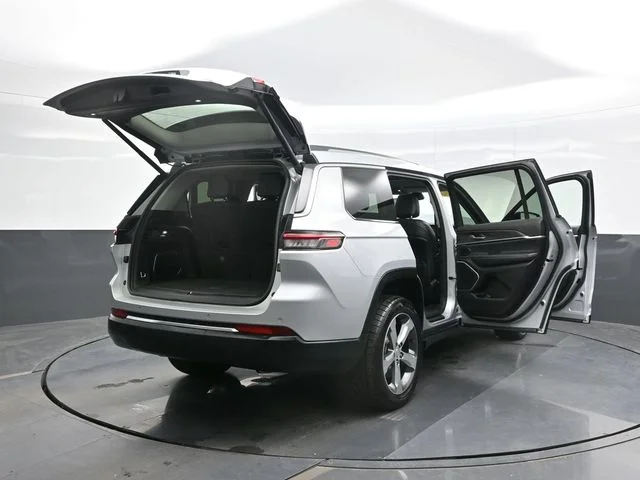 Used 2021 Silver Jeep Limited image 29