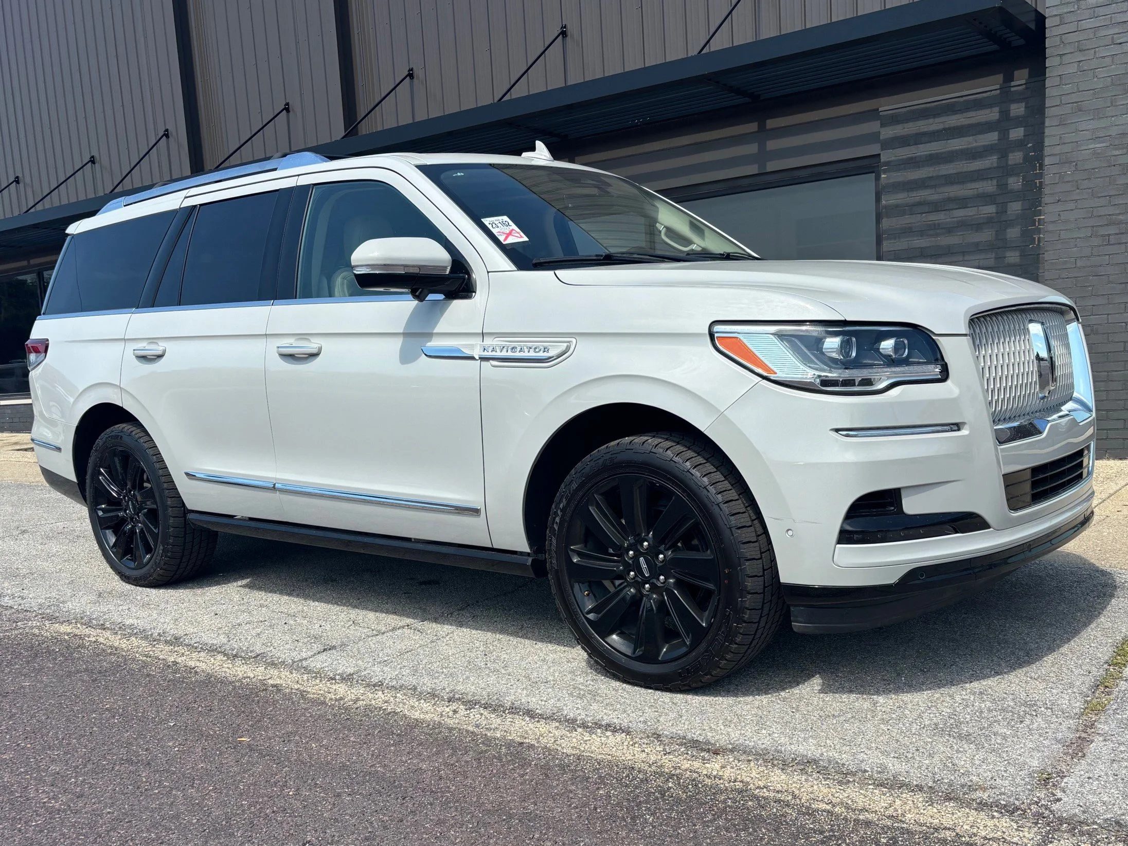 Used 2023 Ceramic Pearl Metallic Tri-Coat Lincoln Reserve image 3