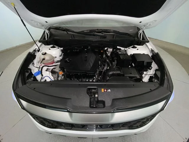 Used 2023 White Kia EX image 25