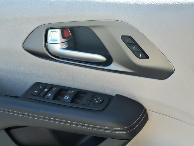 Used 2024  Chrysler Touring L image 13