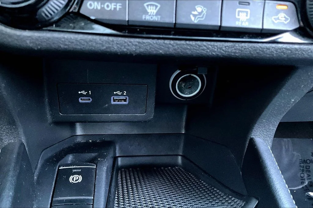 Used 2022 Gray Nissan SV image 15