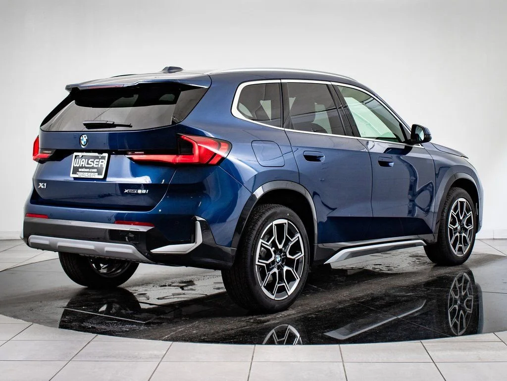 Used 2025 Blue Metallic BMW xDrive28i image 10