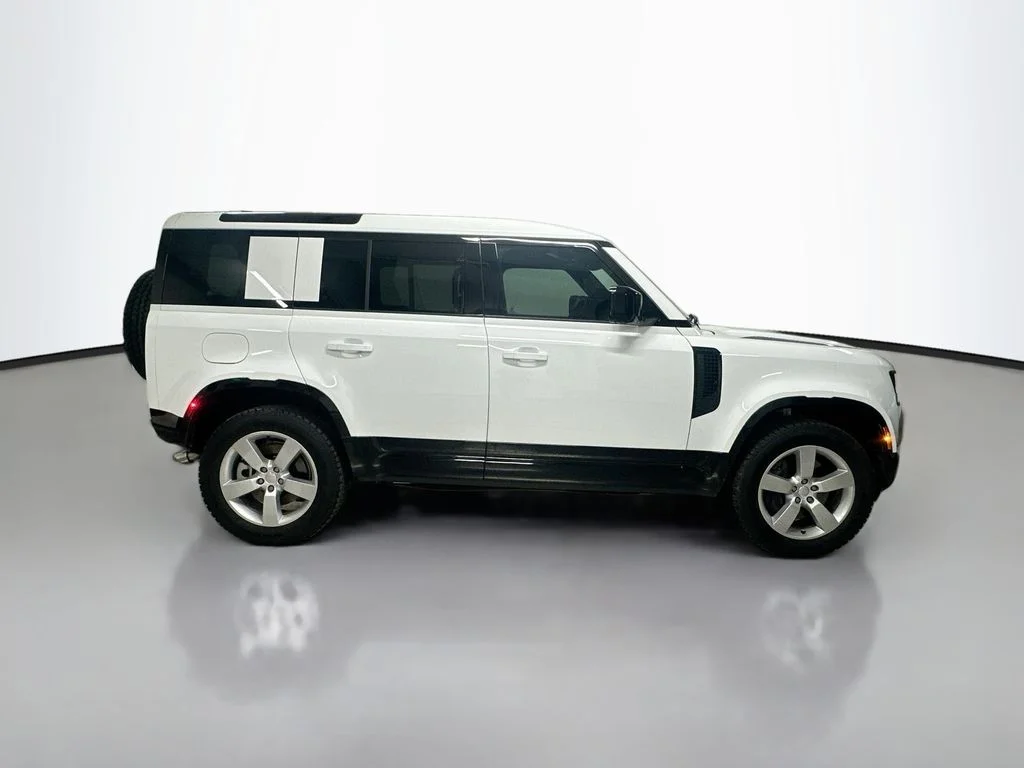 Certified Used 2025 Fuji White Land Rover X-Dynamic SE image 8