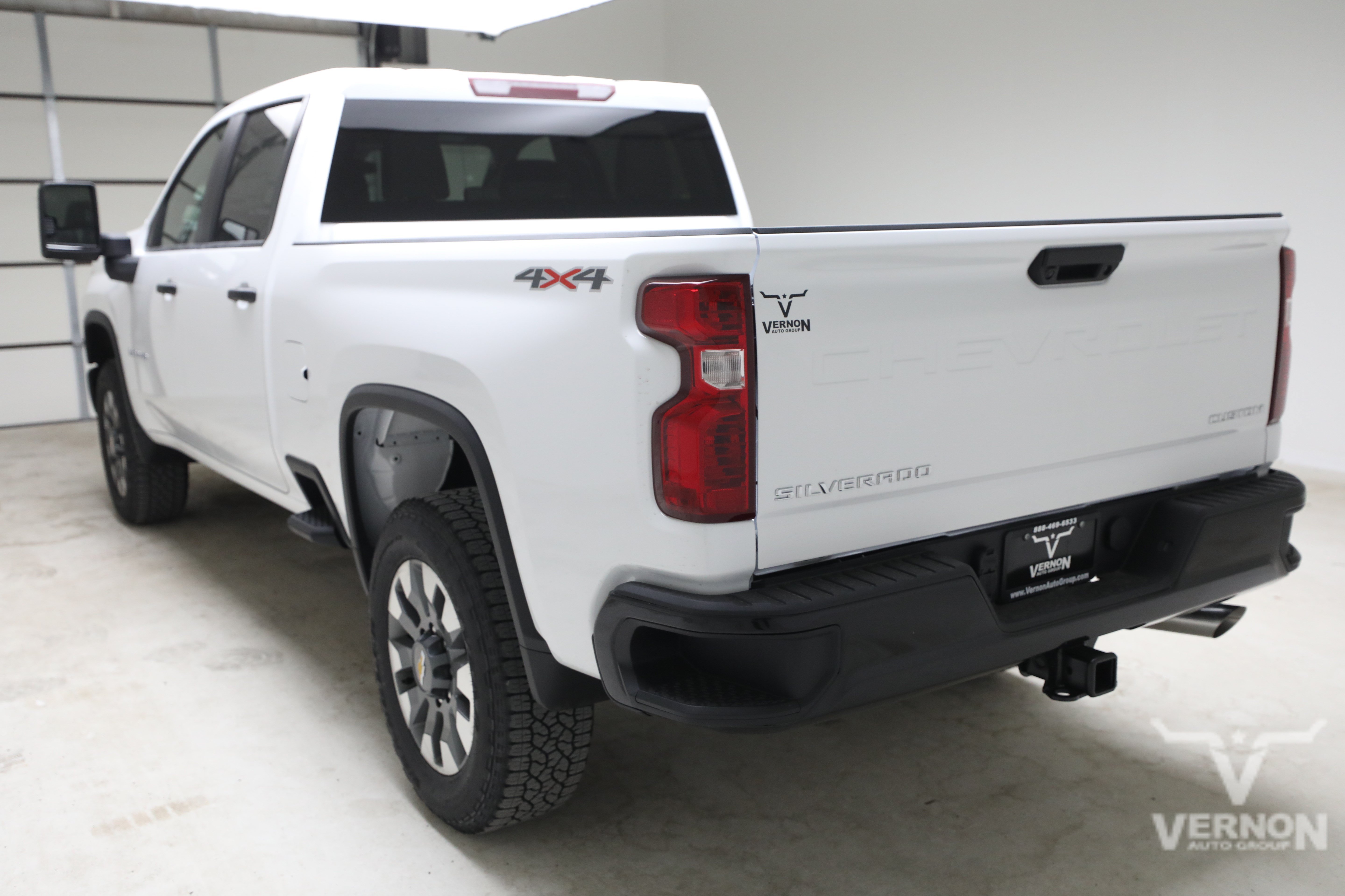 New 2026 Summit White Chevrolet N image 3