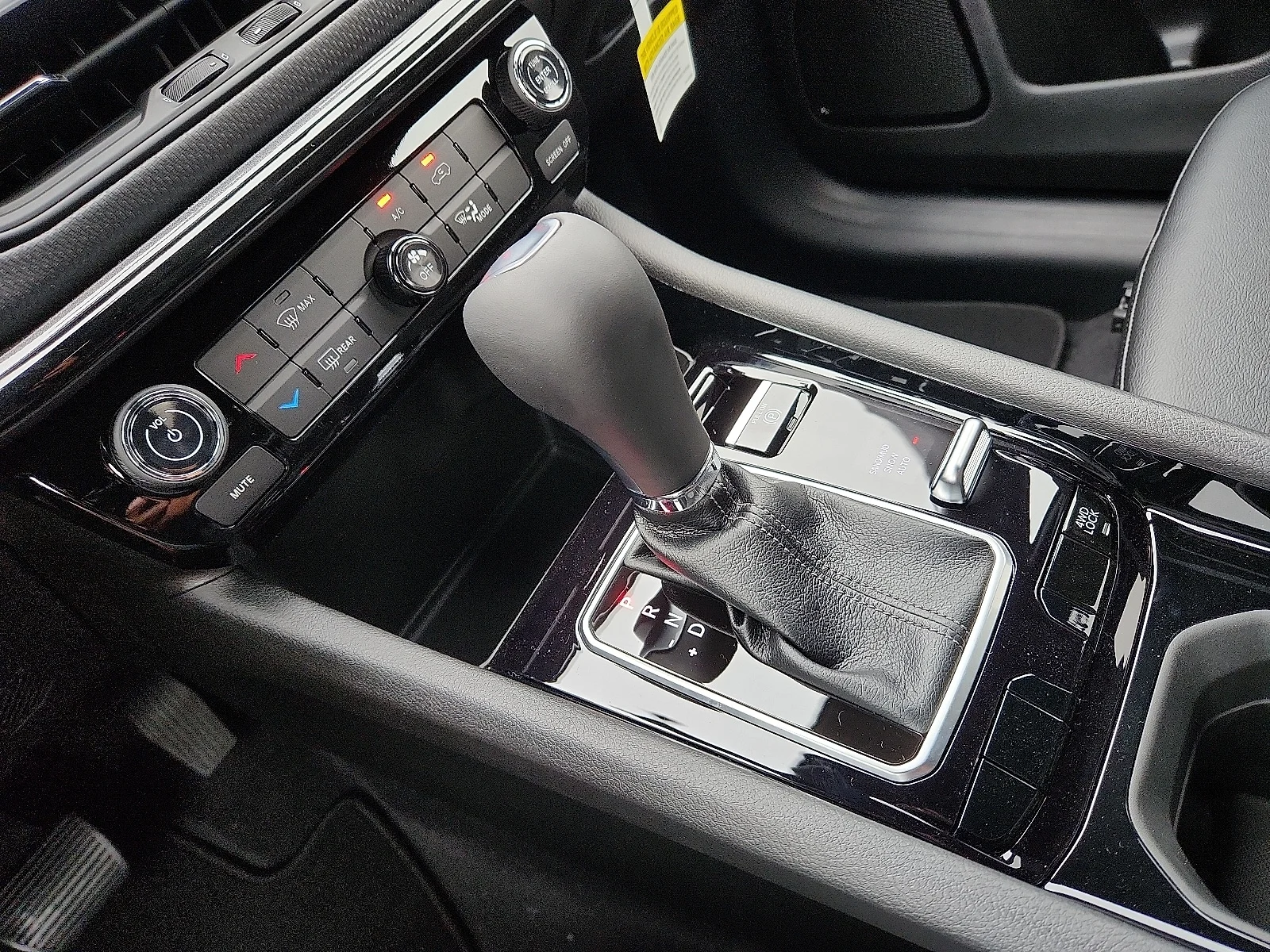 New 2026 PXJ Diamond Bla Jeep LATITUDE 4X4 image 20