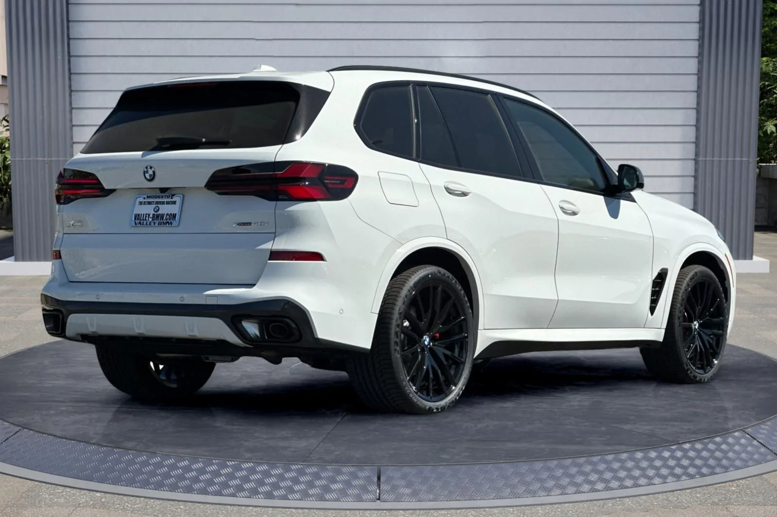 New 2026 Alpine White BMW xDrive40i image 4