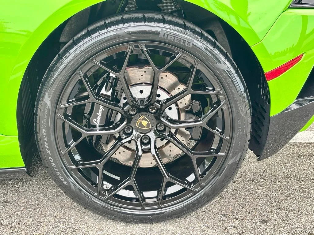Used 2021 Verde Mantis Pearl Lamborghini  image 18