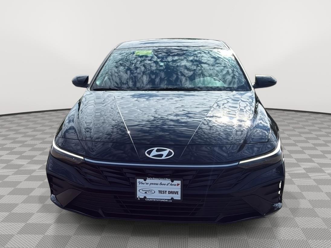 2025 Hyundai Elantra SEL - Photo 2