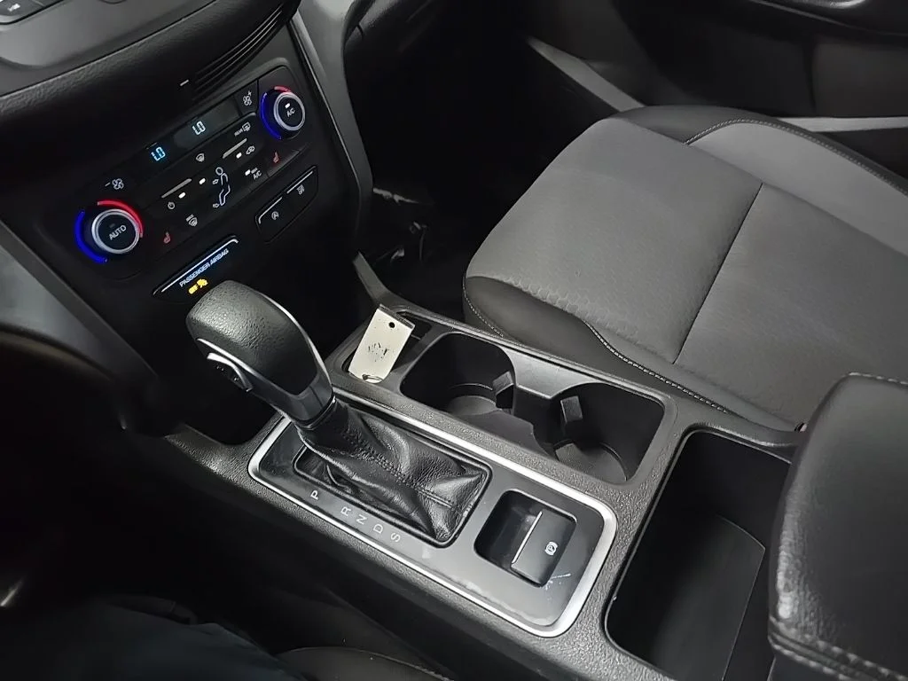 Used 2019 Black Metallic Ford SE image 30