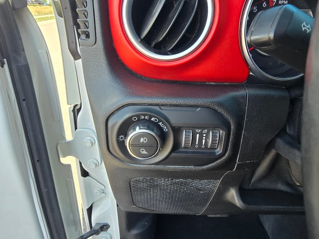 Used 2020 Bright White Clearcoat Jeep Rubicon image 18