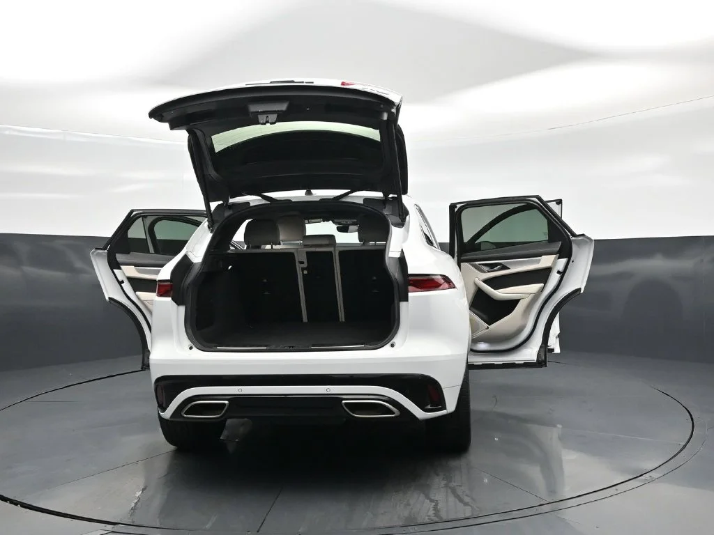 Used 2023  Jaguar P400 R-Dynamic S image 29