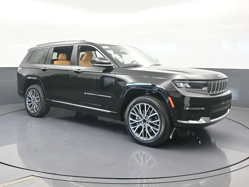New 2025 Diamond Black Crystal Pearl-Coat Exterior Paint Jeep Summit image 8