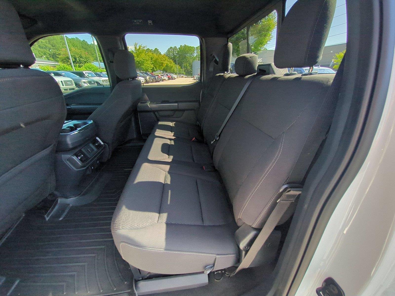 Used 2024 Oxford White Ford XLT image 32