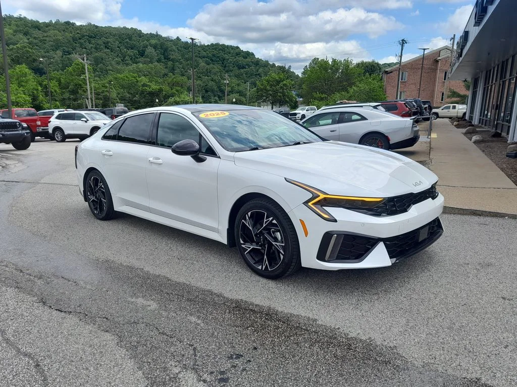 Used 2025 White Kia GT-Line image 2