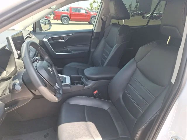 Used 2024 Off-white Toyota XLE Premium image 9