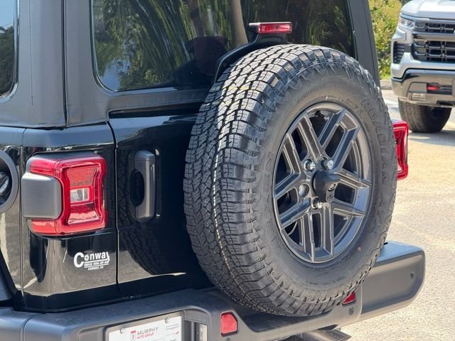 New 2025 Black Clear-Coat Exterior Paint Jeep Sport S image 4