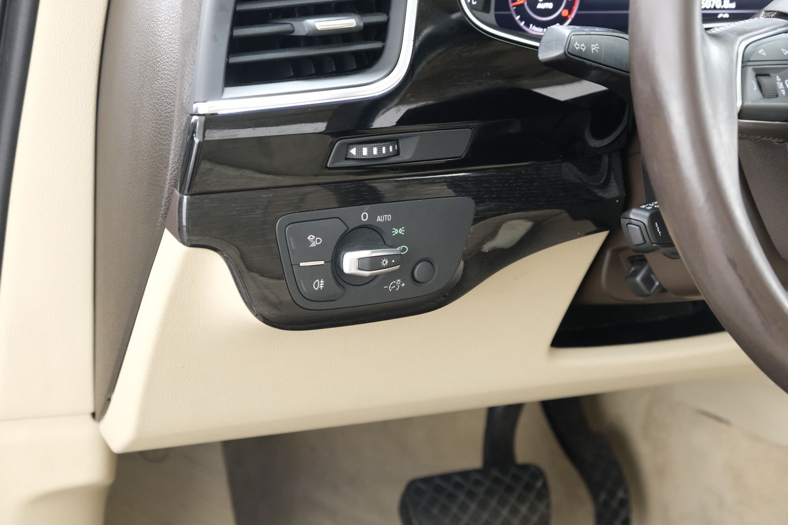 Used 2019 Glacier White Metallic Audi 55 Premium Plus image 28