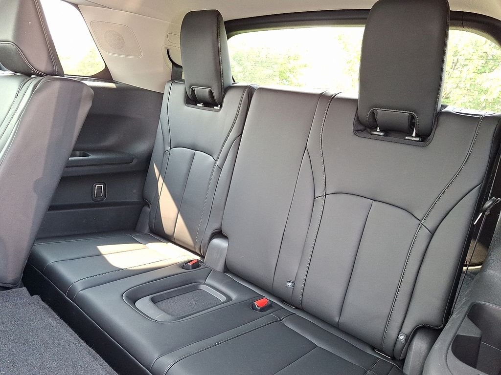 Used 2026 Black INFINITI LUXE image 7