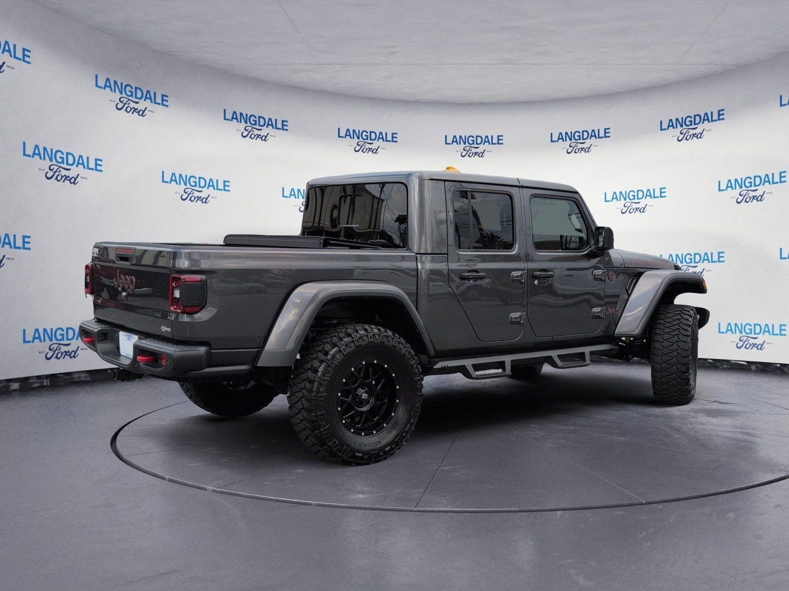 Used 2024 Crystal Metallic Jeep Rubicon image 4