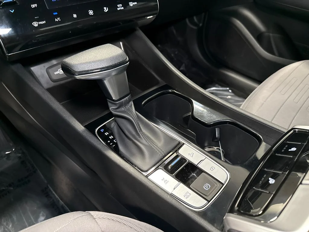Used 2024 Green Hyundai SEL image 18