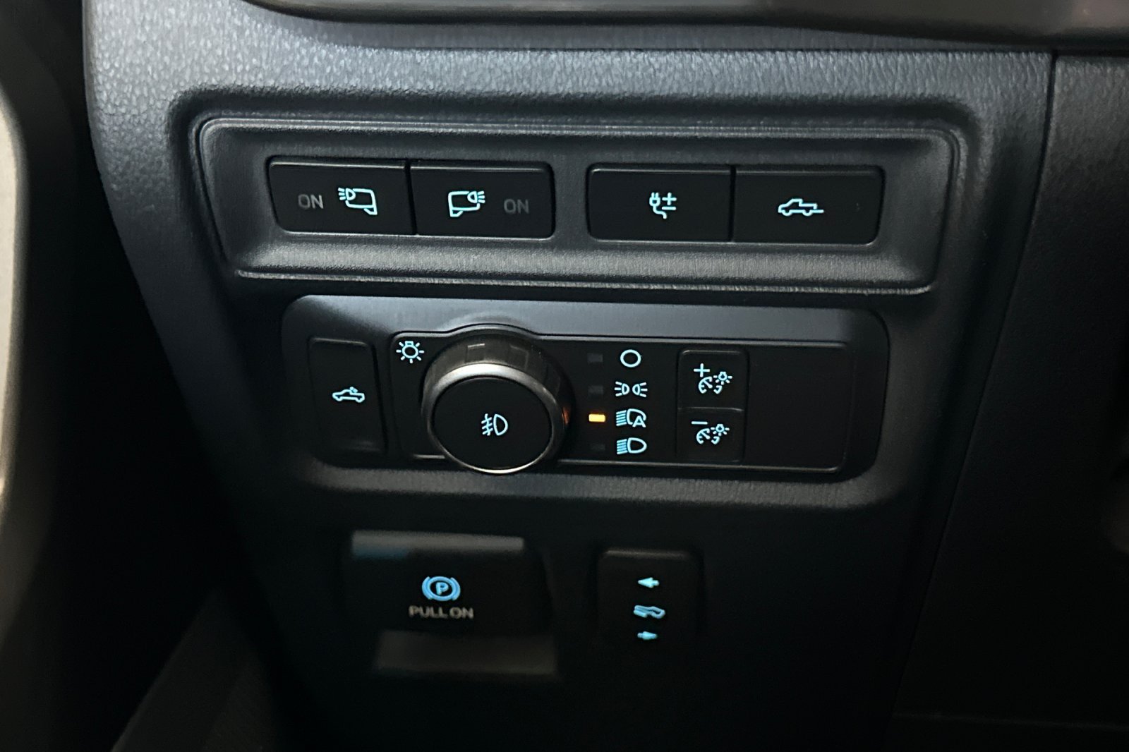 Used 2021 White Ford Lariat image 29