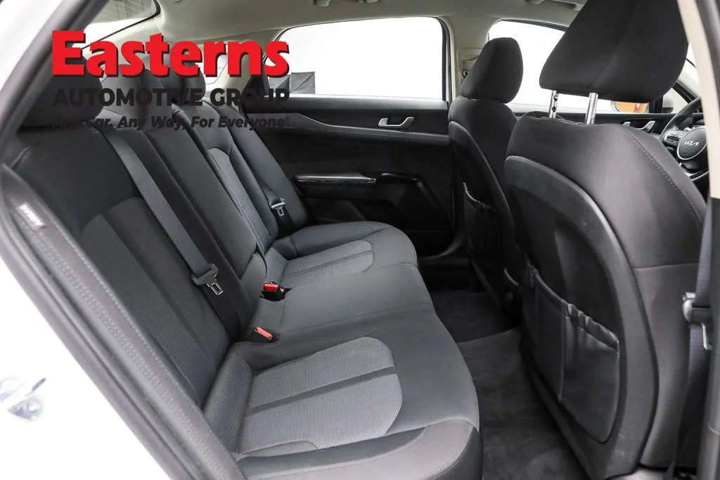 Used 2023 White Kia LXS image 22