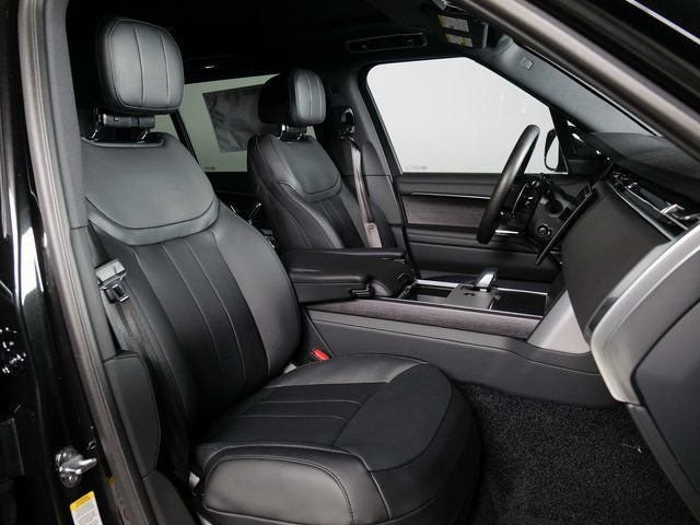 New 2026 Santorini Black Land Rover P530 SE 7 SEAT image 3
