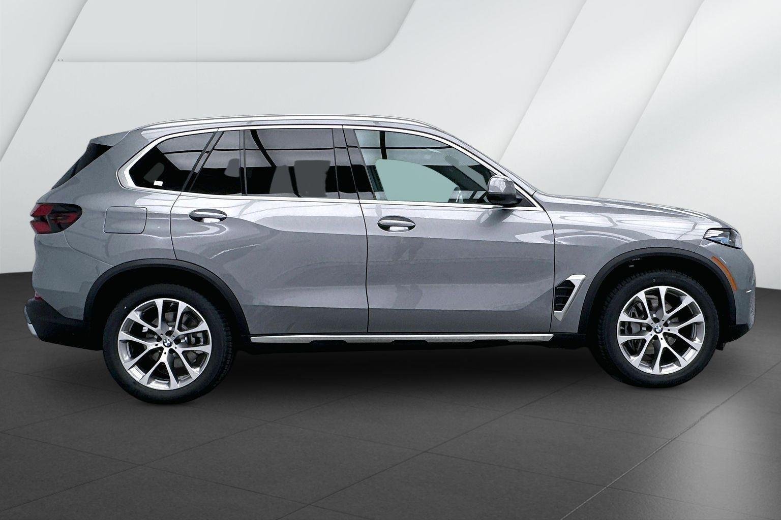 New 2026 Skyscraper Grey Metallic BMW xDrive40i image 5