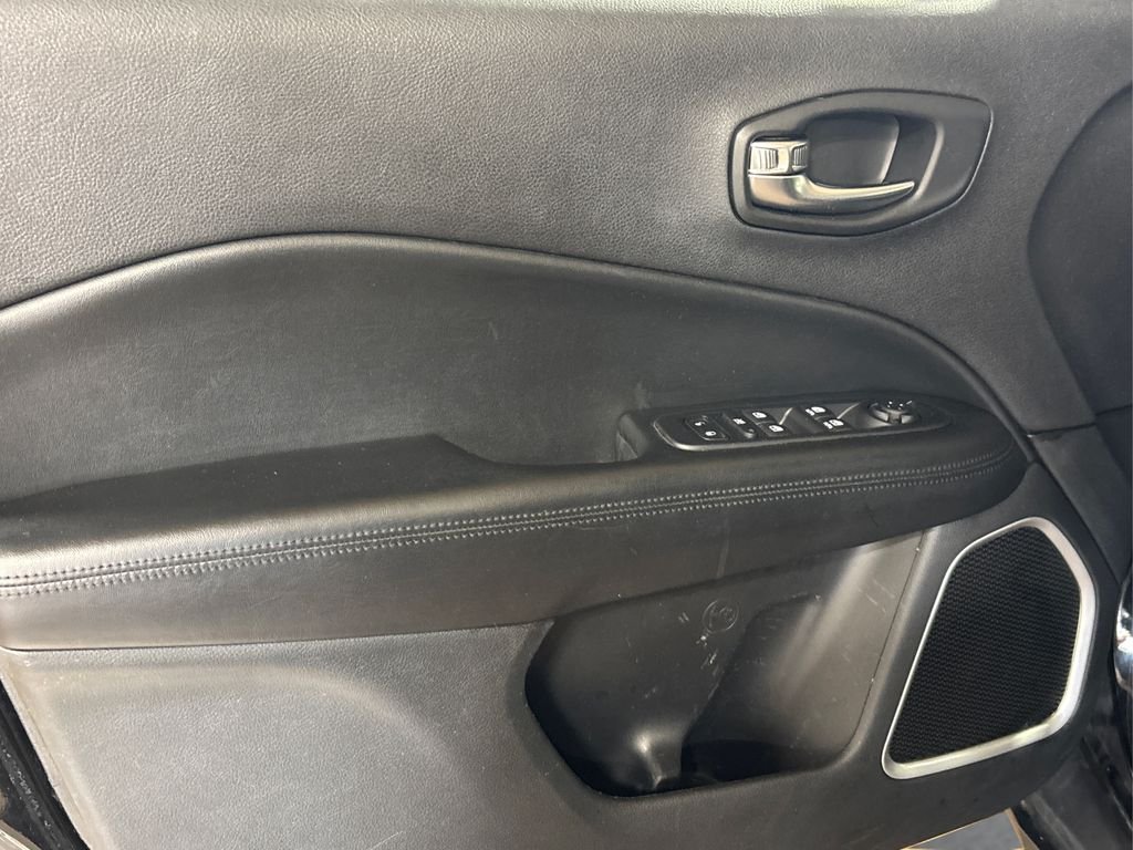 Used 2020 Black Jeep Latitude image 22