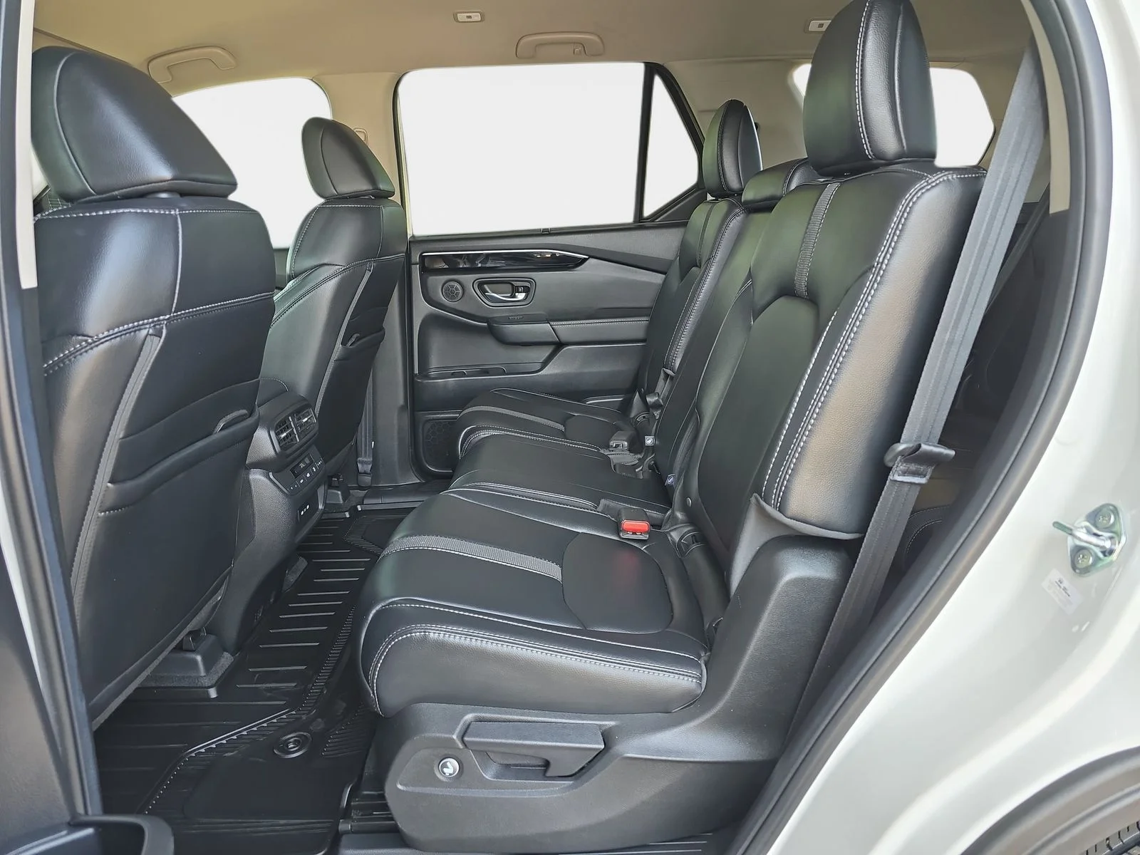 2025 Honda Pilot EX-L - Photo 14