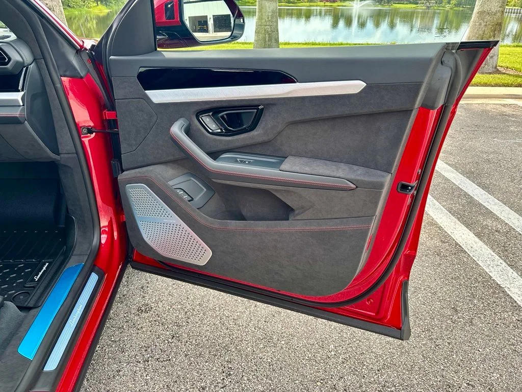 New 2026 Red Lamborghini SE image 19