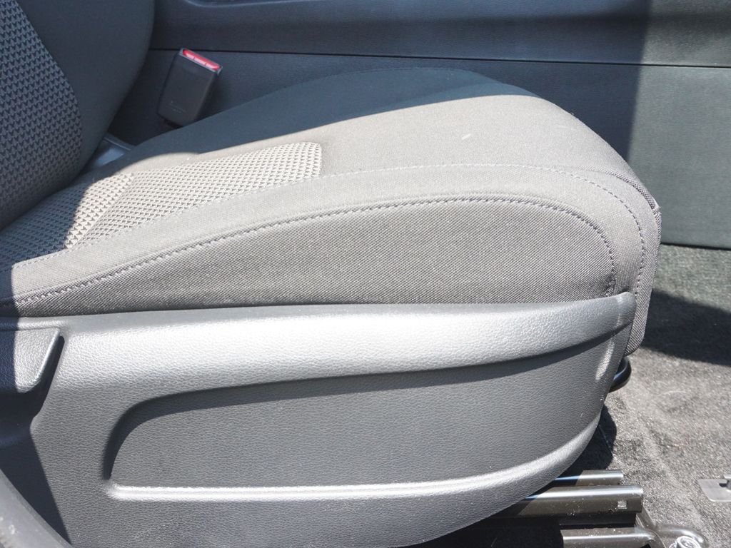 Used 2023 White Kia LX image 22