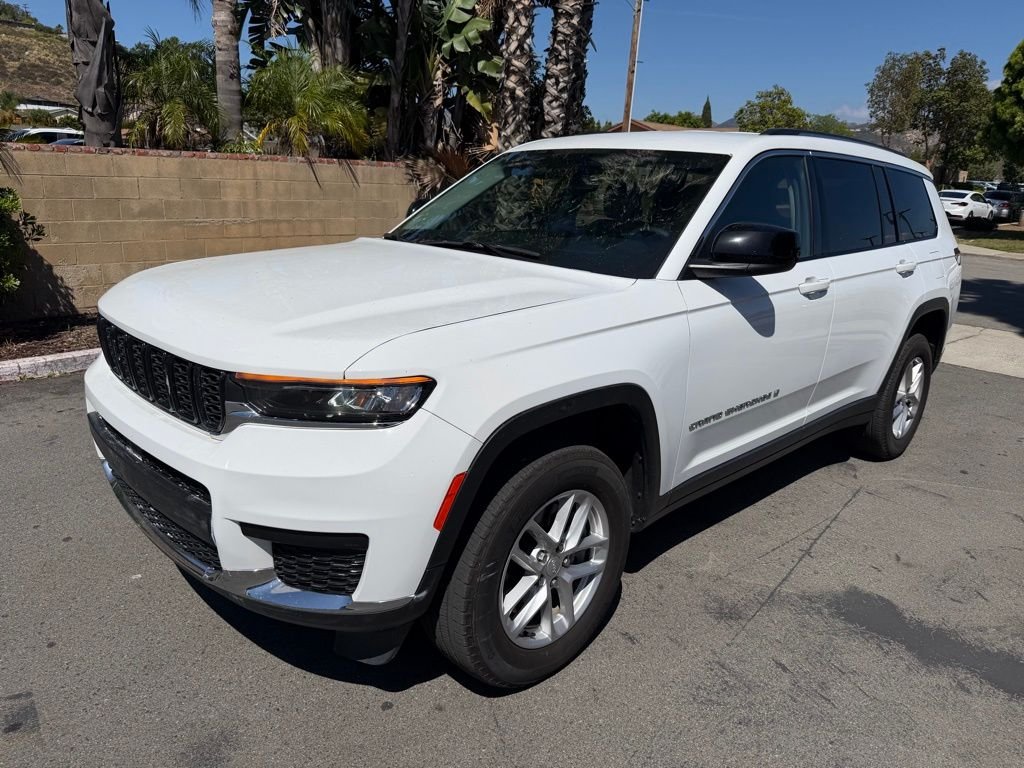 Used 2023 White/off-white Jeep Laredo image 4