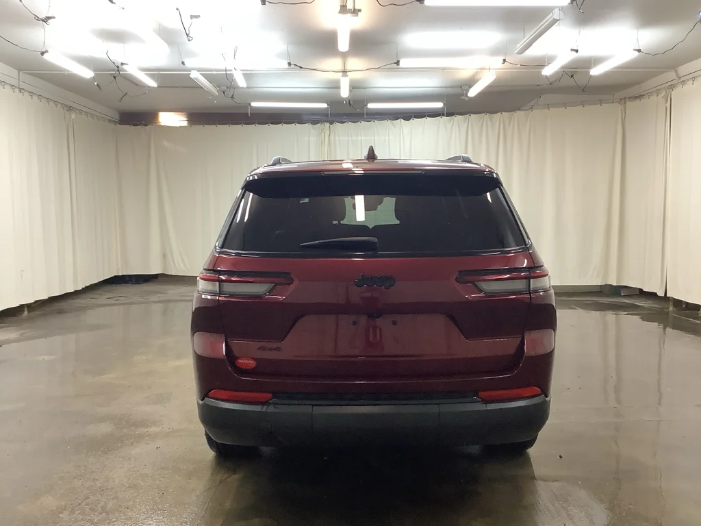 Certified Used 2023 Velvet Red Pearlcoat Jeep Altitude image 7
