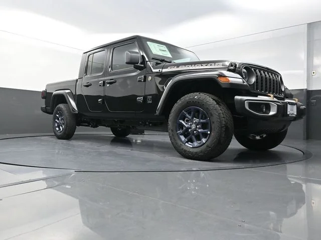 New 2026 Black Clear-Coat Exterior Paint Jeep 85th Anniversary Edition image 19